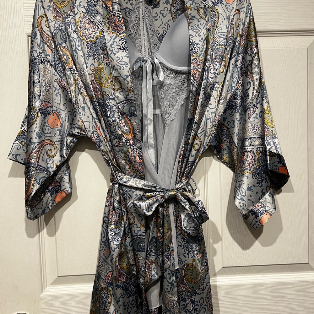 Victoria’s Secret Elegant Paisley Kimono Robe and Jessica Simpson Blue Chemise - Picture 2 of 9